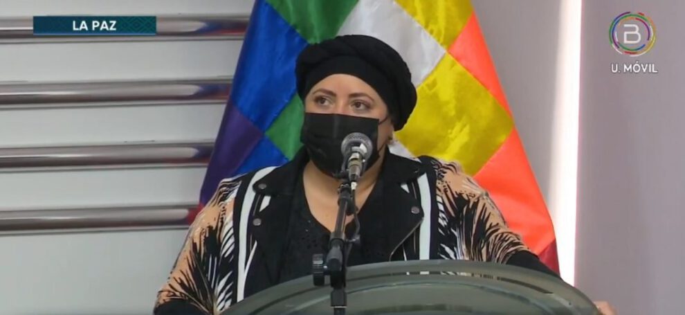 La ministra de la Presidencia rinde homenaje a Domitila Barrios
