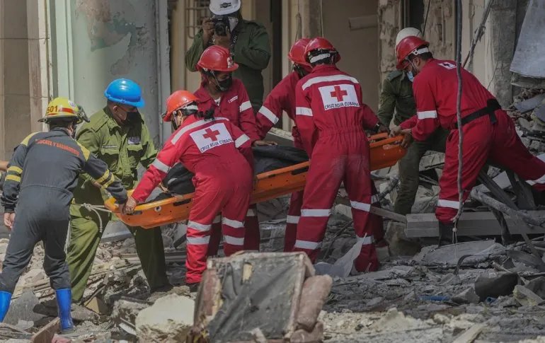 Explosión Hotel Saratoga en La Habana, búsqueda de sobrevivientes