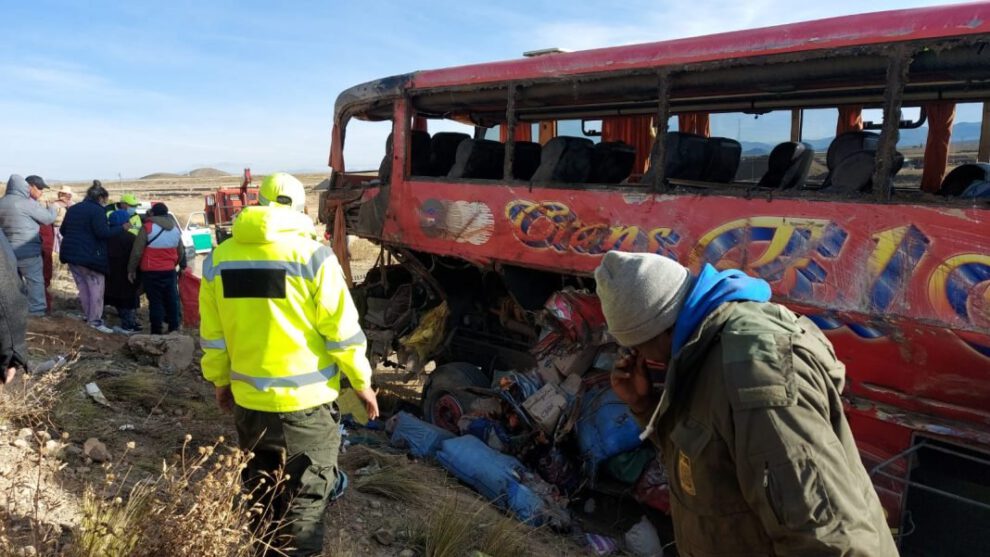 Accidente en carretera Oruro-Cochabamba con cinco muertos y varios heridos