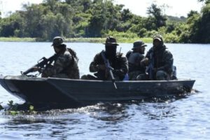 Lancha volcó en el río Paraguá con el Ministro de Gobierno y autoridades