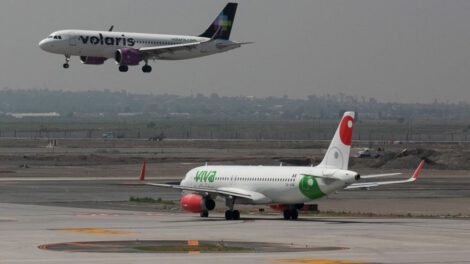 Vuelo cancelado en Israel debido a una foto de un avión explotando