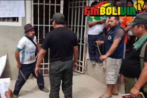 Chicotean a dos policías por pedir dinero para atender una denuncia