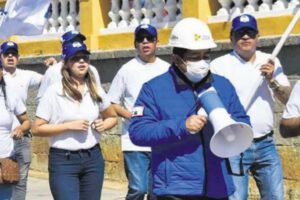 Ministro de Obras Públicas lidera los guerreros azules en Oruro