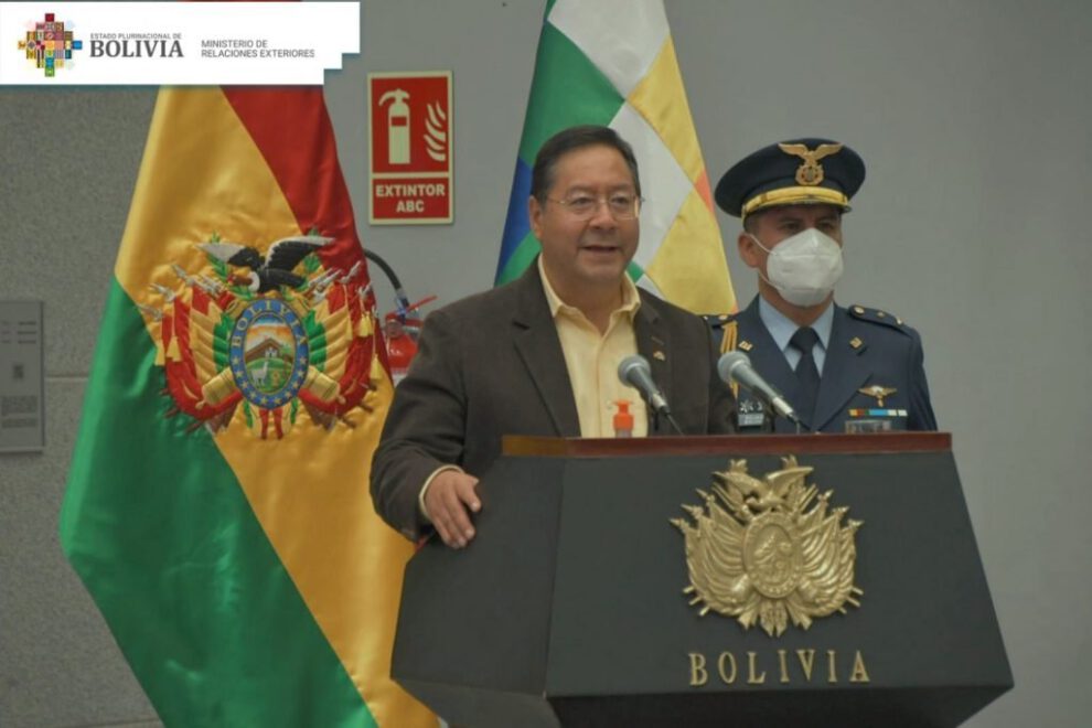 trámites consulares para bolivianos en el exterior