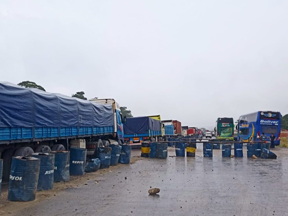 Bloqueo en Chimoré causa perjuicios