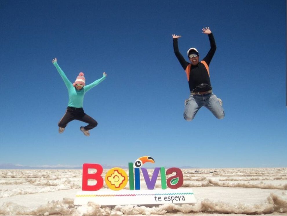 Turistas ingresan a Bolivia tras flexibilización de requisitos por Covid-19