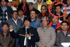 Max Mendoza en un acto público junto con Evo Morales