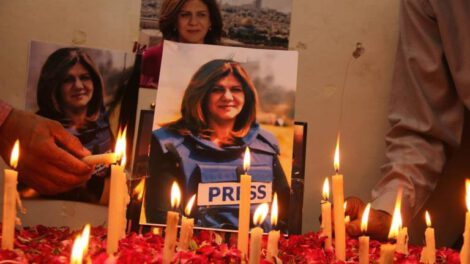 Shireen Abu Akleh, periodista de Al Jazeera, fue asesinada en un conflicto en Yenín