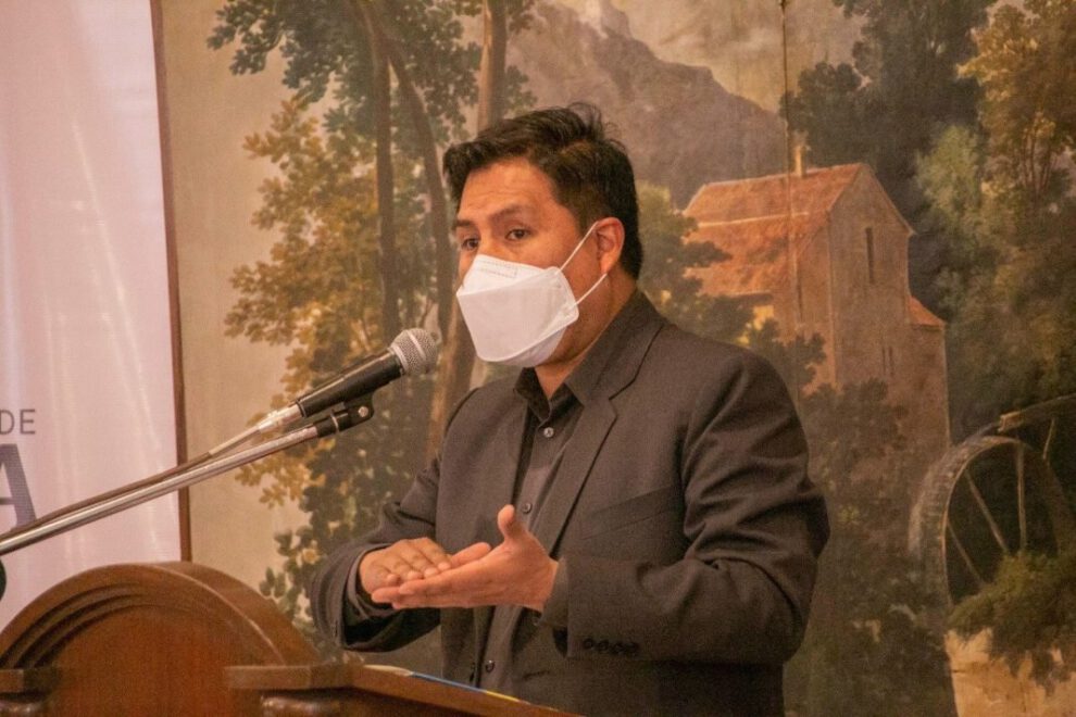 El ministro Jeyson Auza en Sucre instando a prepararse para la quinta ola de Covid-19