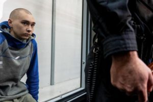 Crímenes de guerra en Ucrania: Vadim Shishimarin durante la audiencia en un juzgado de Kyiv