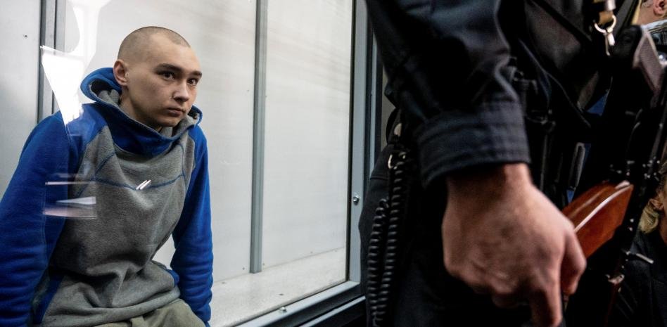 Crímenes de guerra en Ucrania: Vadim Shishimarin durante la audiencia en un juzgado de Kyiv