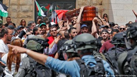 funeral de la periodista asesinada Shireen Abu Akleh