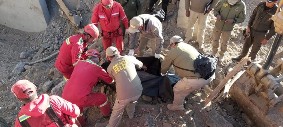 Encuentran cuerpos sepultados en La Paz