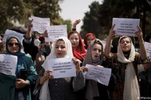 Mujeres protestando en Kabul por Derechos Humanos en Afganistán