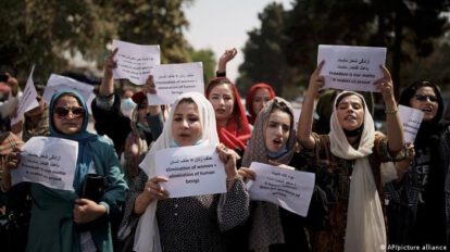 Mujeres protestando en Kabul por Derechos Humanos en Afganistán
