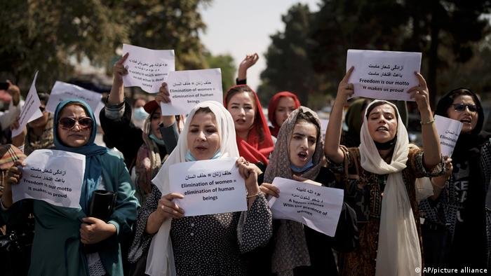 Mujeres protestando en Kabul por Derechos Humanos en Afganistán