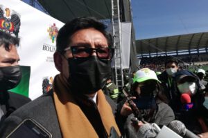 Vacunación contra el Covid-19 instada por Edgar Pary
