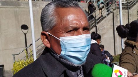 Desafiliación de la CNS por maestros rurales liderados por Andrés Huayta