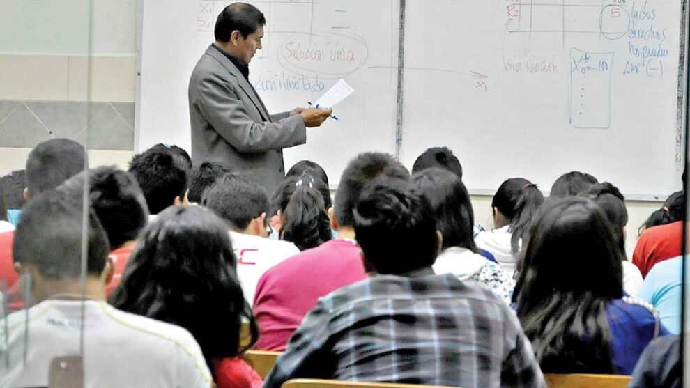 Proyecto de ley para premiar a buenos alumnos universitarios con cargos públicos