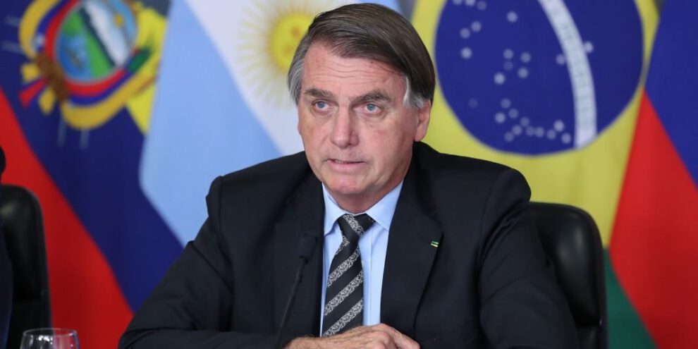 Bolsonaro critica observadores internacionales en elecciones presidenciales