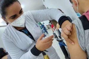 Covid-19 en Santa Cruz: Sedes insta a la población a vacunarse