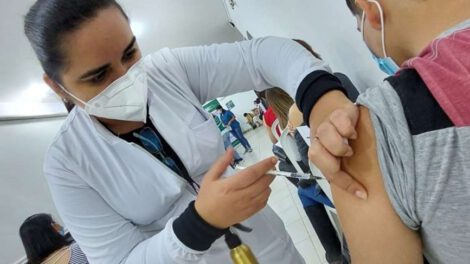 Covid-19 en Santa Cruz: Sedes insta a la población a vacunarse
