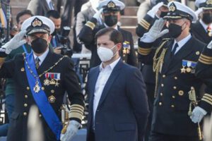 Gabriel Boric pide a Armada chilena máximos esfuerzos para buscar encuentro entre ciudadanos
