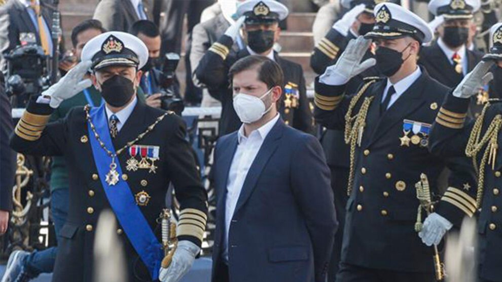 Gabriel Boric pide a Armada chilena máximos esfuerzos para buscar encuentro entre ciudadanos