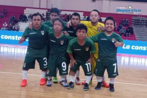 Integrantes del seleccionado boliviano en la Copa América de talla baja