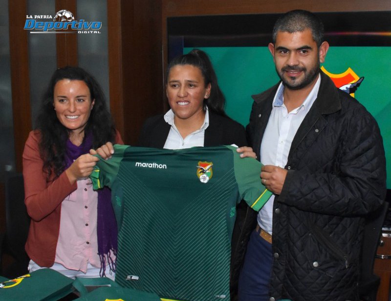 Fútbol femenino en Bolivia con Rosana Gómez como entrenadora