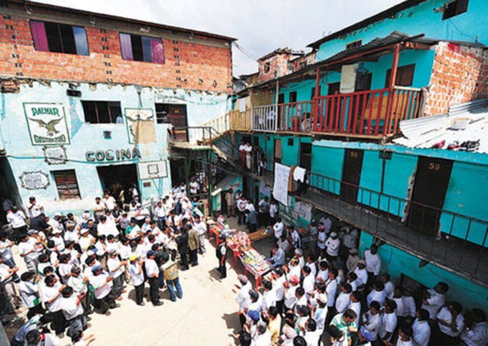 Reinserción social en cárceles y el consumo de droga y alcohol