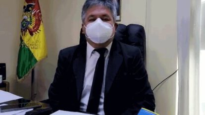 Presidente del Colegio Médico, Luis Larrea, anuncia paro de médicos