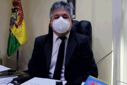 Presidente del Colegio Médico, Luis Larrea, anuncia paro de médicos