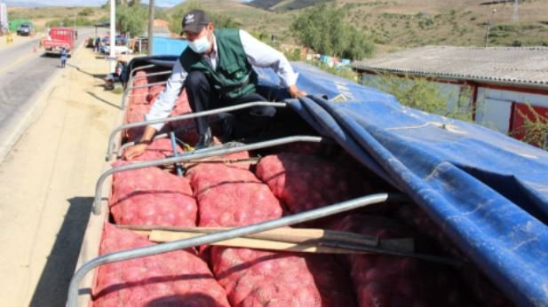 Incautan vehículos y alimentos en frontera