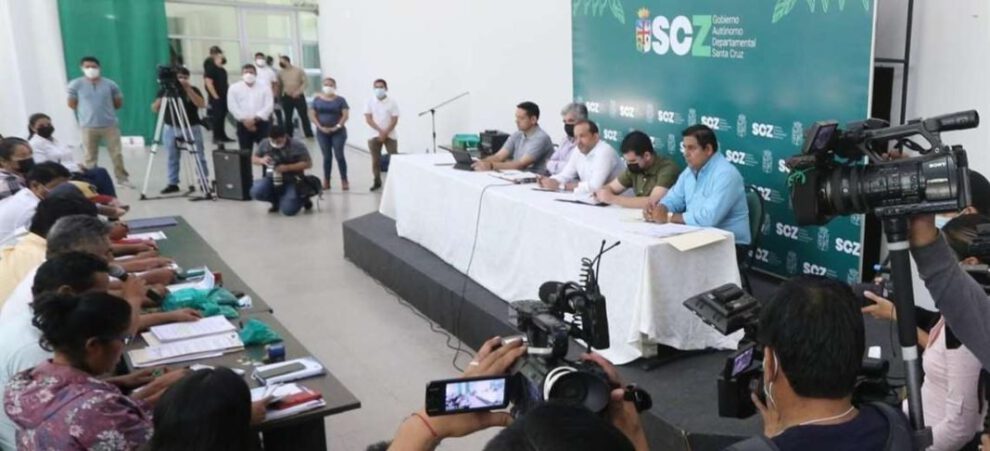 Camacho reunión San Julián para resolver conflicto de bloqueo