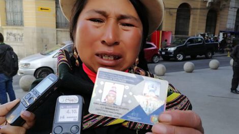 Mujer reclama asistencia familiar a diputado suplente del MAS