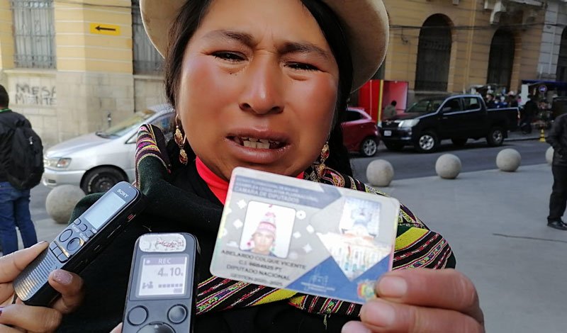 Mujer reclama asistencia familiar a diputado suplente del MAS