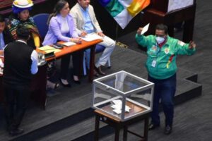 Defensor del Pueblo y juicio de responsabilidades en la Asamblea Legislativa
