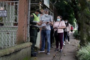 Colombia elige Presidente durante un probable giro histórico a la izquierda