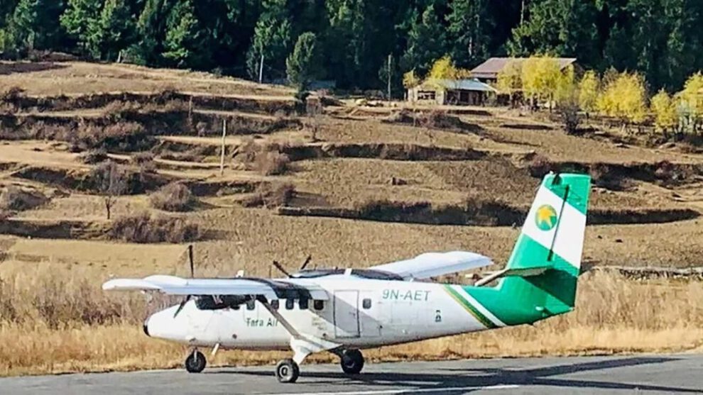 Avión desaparece en Nepal con 22 personas a bordo