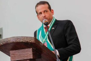 Bloqueo en Cuatro Cañadas por demandas de regalías y mejoras en carreteras