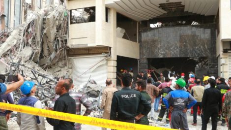Derrumbe de edificio en Irán con 34 muertos
