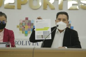 Bono Juana Azurduy y críticas de Auza a Arias