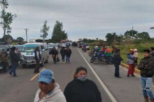 Bloqueos en Santa Cruz por demandas ciudadanas