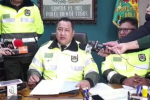 Sujeto atropella a un sargento en La Paz