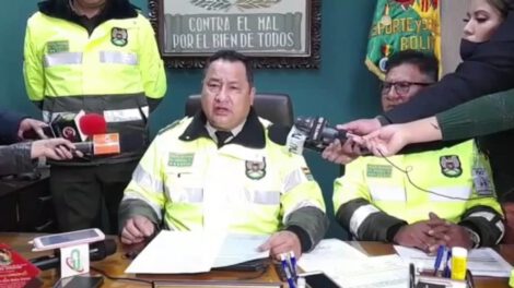 Sujeto atropella a un sargento en La Paz