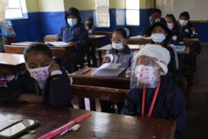 Cierre de colegios ante posible quinta ola de Covid-19