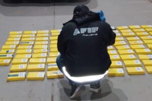 Cocaína oculta en camión que partió de Bolivia