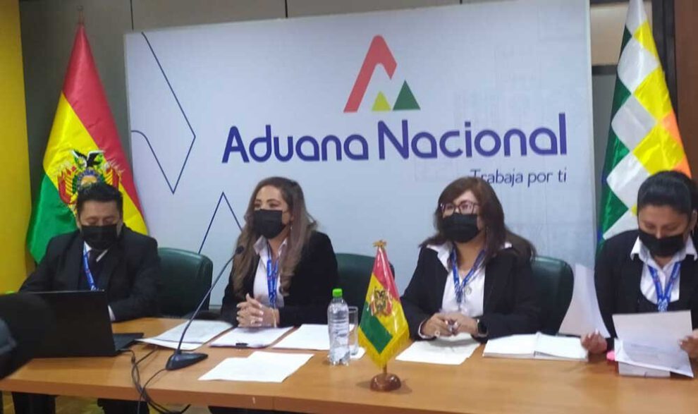 Querella contra policías por documentación falsa en Aduana Nacional de Bolivia