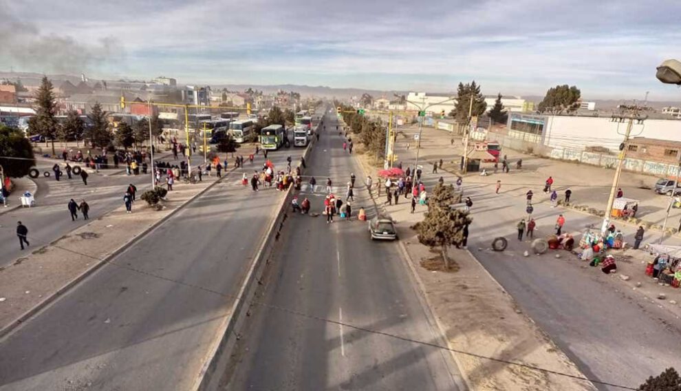 Bloqueo indefinido en El Alto convocado por la Fedepaf